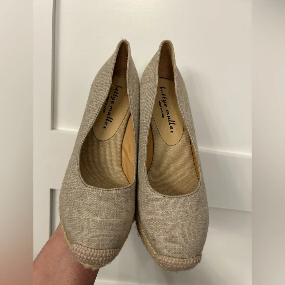 Bettye Muller Canvas Wedge Espadrille Size 37